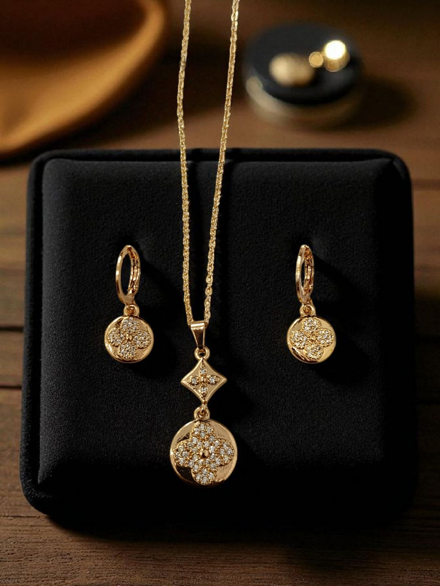 luxe golden pandant set