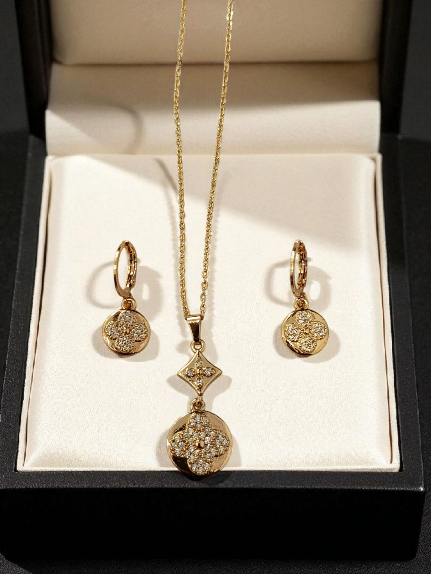 luxe golden pandant set