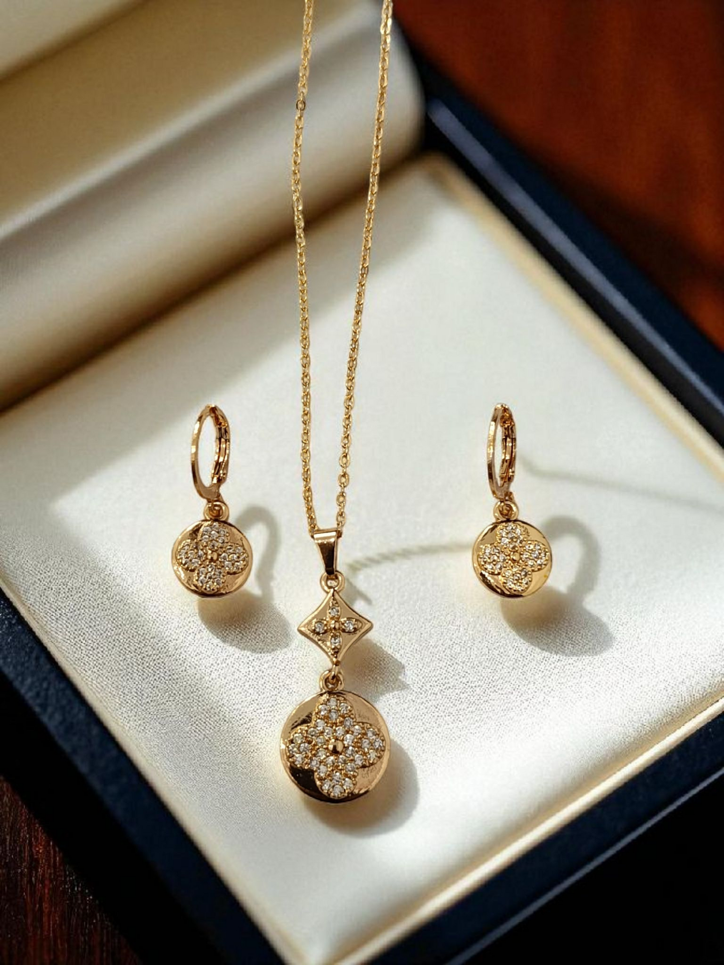 luxe golden pandant set
